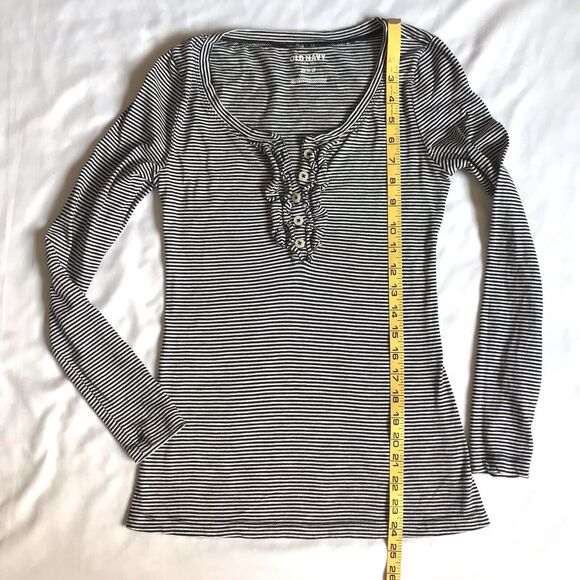 Y2k Old Navy Black White Striped Ruffle Henley Tee Shirt Long Sleeve Women's XS - Picture 8 of 10